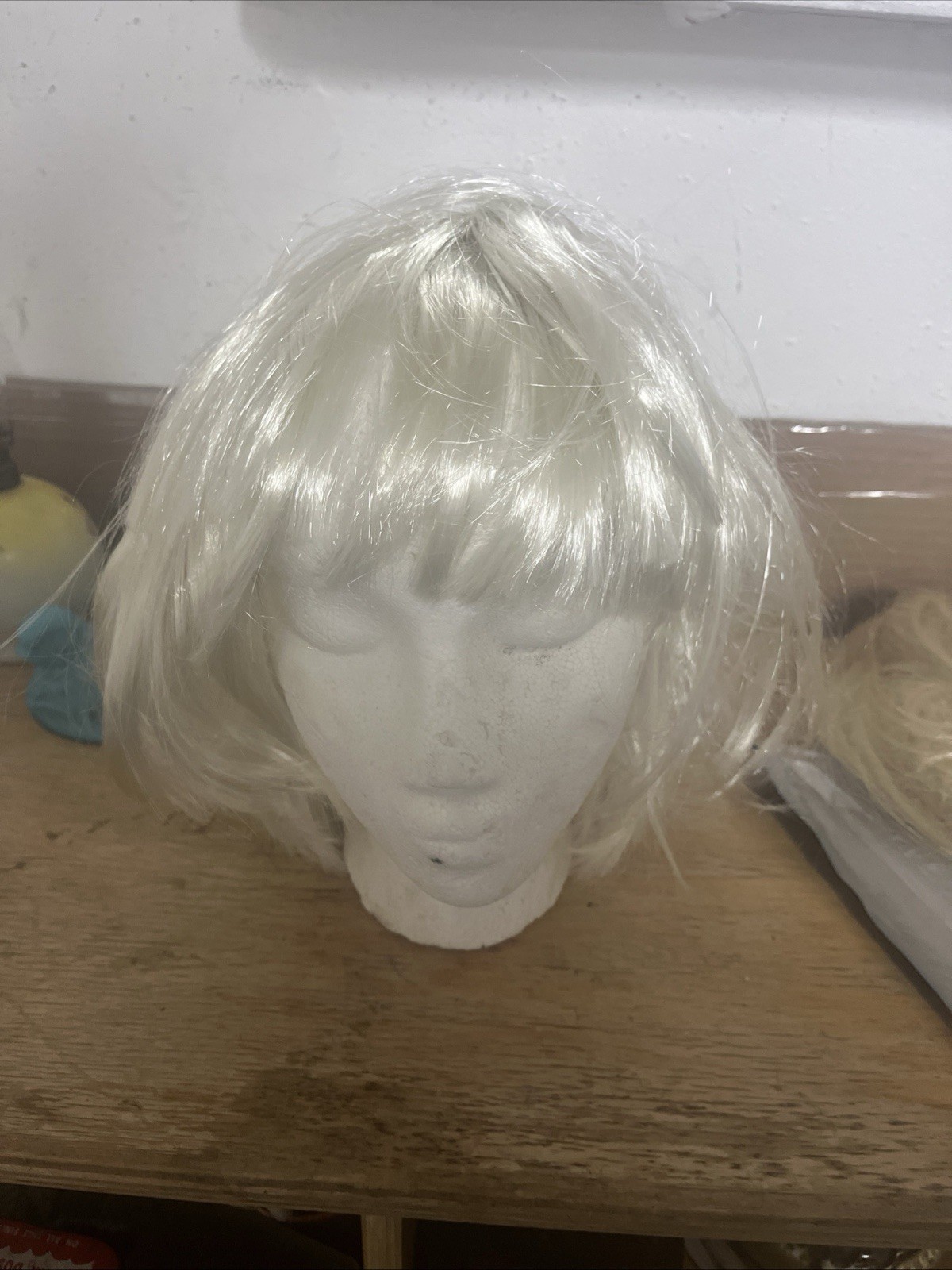 Disfraces de juego previo ~ "Todavía bonita" Peluca de disfraz de mujer bonita