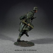W Britain - German Grenadier Running in Greatcoat With Spare MG 42 Barrel #25234