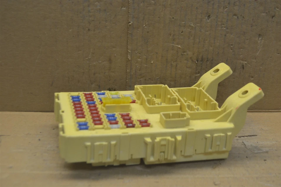 Caja de fusibles Hyundai Accent 2011-12 conector OEM 919501R510 módulo 215-12b6 Foto 3 de 3