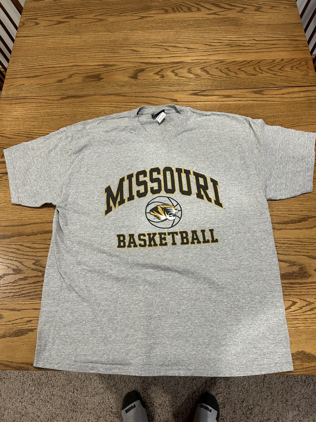 Missouri Tigers NCAA Basketball Vintage Signed XL Gray Tee Shirt. Never Worn!