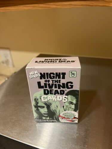 Night Of The Living Dead scatola di trading / carte fotografiche film (80) - Foto 1 di 5