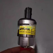1PCS Brand NEW FOR YORK 025-29139-006 Pressure Sensor Freight Free