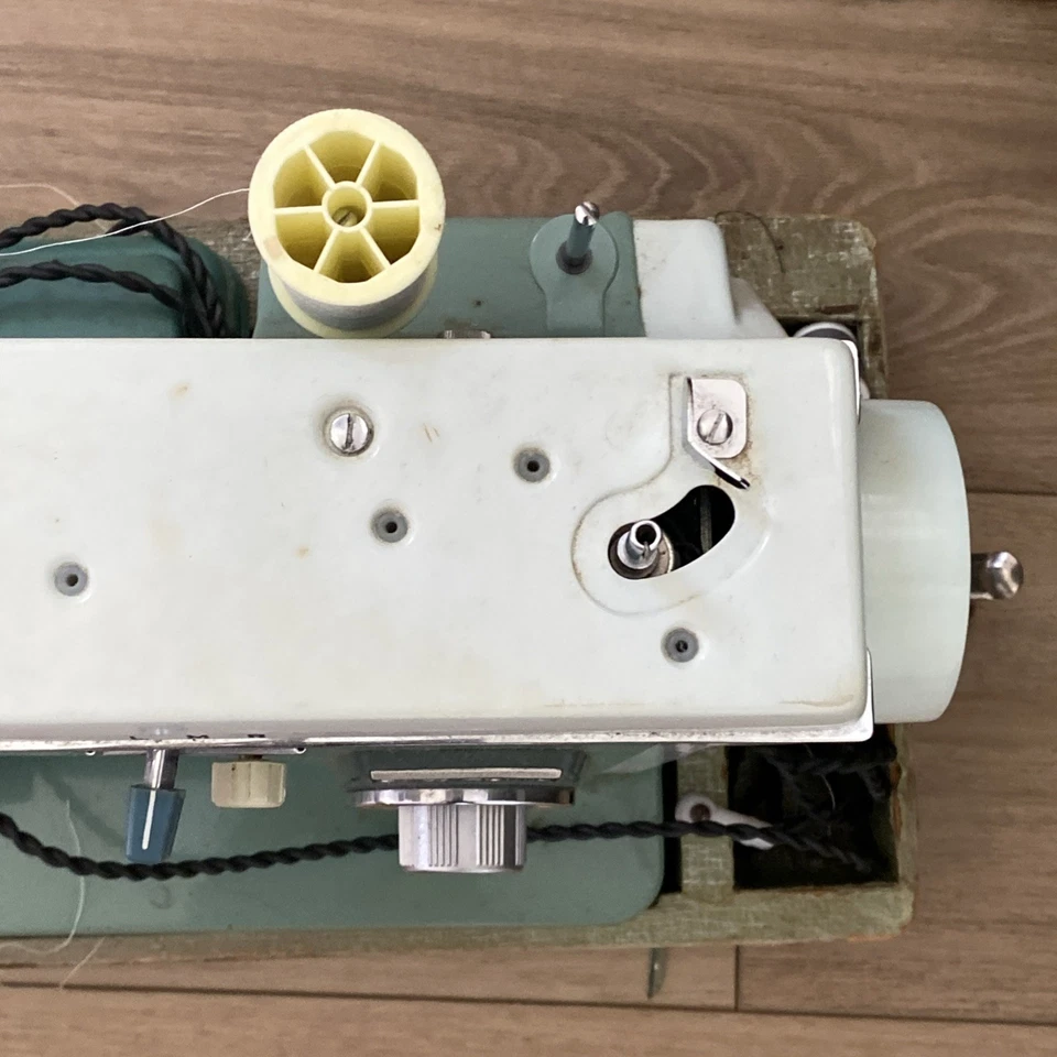 Vintage New Home (Janome) Sewing Machine Model 444 (1960s) - Image 4 of 4