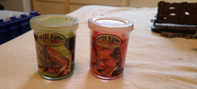 2 Containers of Creepy Classics Ooze Dracula and Bride of Frankenstein New