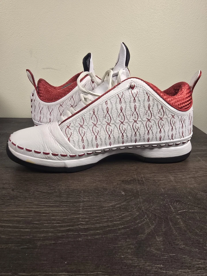 Air Jordan 23 OG baixo 'branco Varsity vermelho' 323405-161 2008 masculino tamanho 10 - Imagem 2 de 4