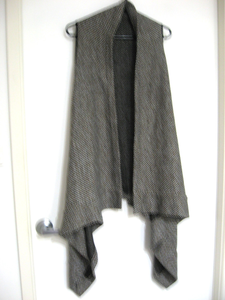 VERDUCCI BLACK/TAUPE/WHITE PATTERN SLEEVELESS WATERFALL FRONT CARDIGAN SIZE M/L