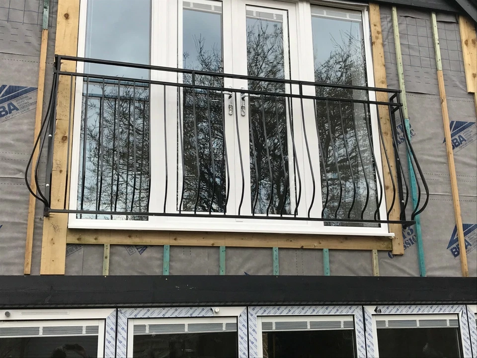 Low Wall Steel railings, Metal fencing,  Made to order - Image 2 of 4