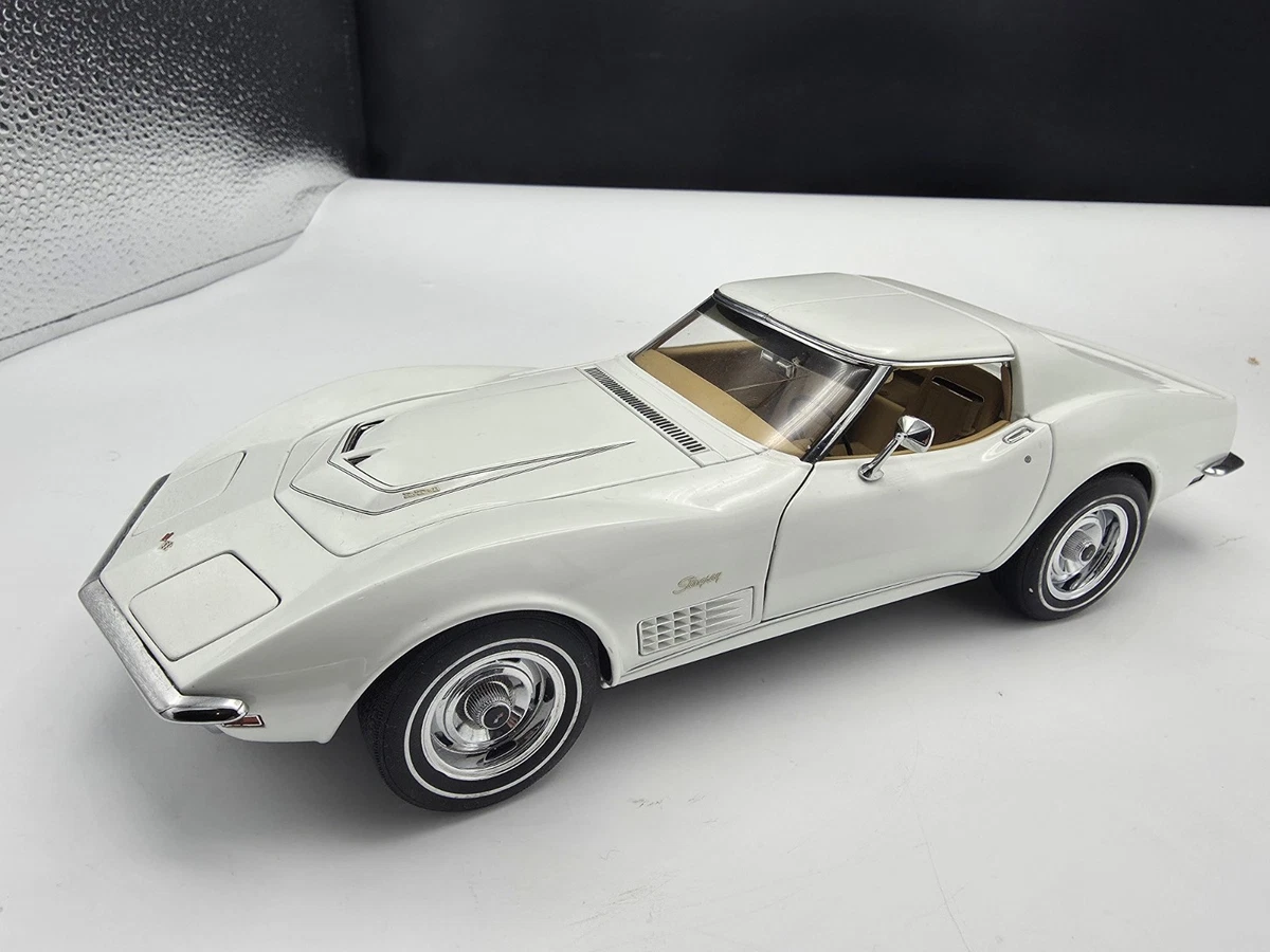 Ixo 1:43 Chevrolet Corvette Custom  C3  Ano De Construção 1972 Verde Escuro Metalico Clc414n