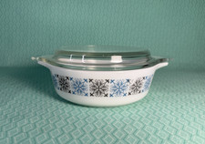 Casserole dish and lid JAJ Pyrex glass Chelsea pattern, 1960s vintage 19cm