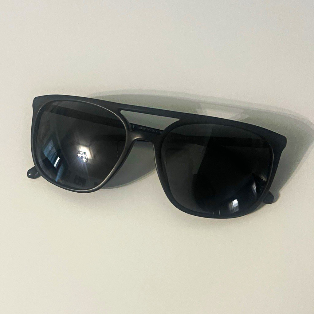 Burberry Women’s Rectangle Sunglasses Black Plastic Frame Gray Tinted Italy