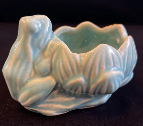 Vintage McCoy Green Frog And Lotus Leaves Planter