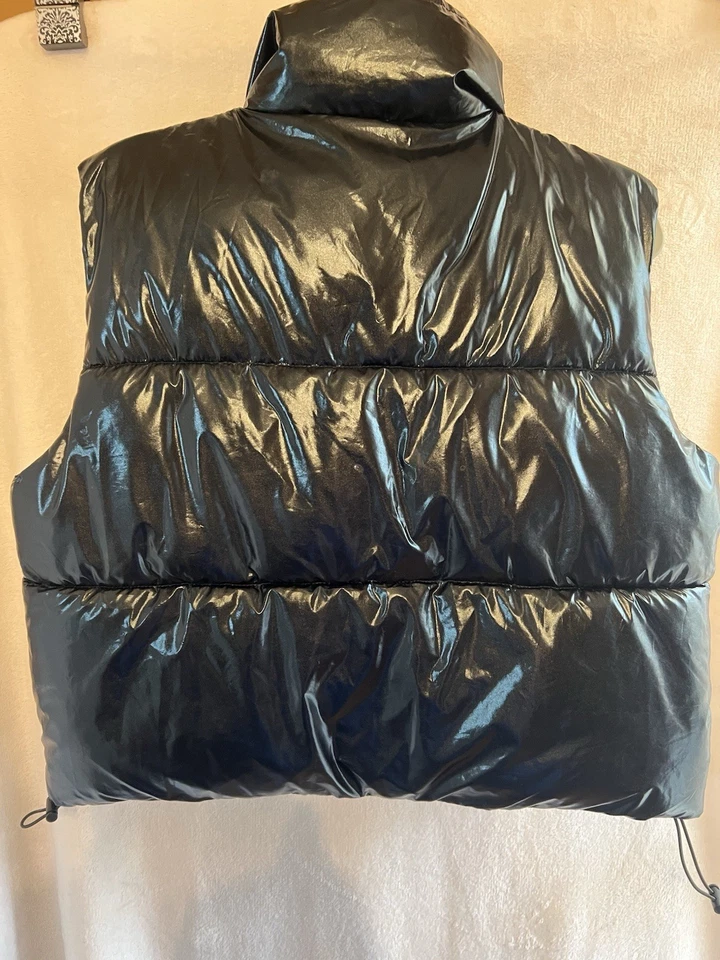 Жилет Charolette Russe W (LG) блестящий черный пуховик с боковыми карманами CR145 - Изображение 2 из 4