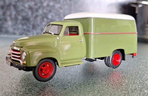 Minichamps Opel Blitz 1,75 to Koffer 1952 1:43