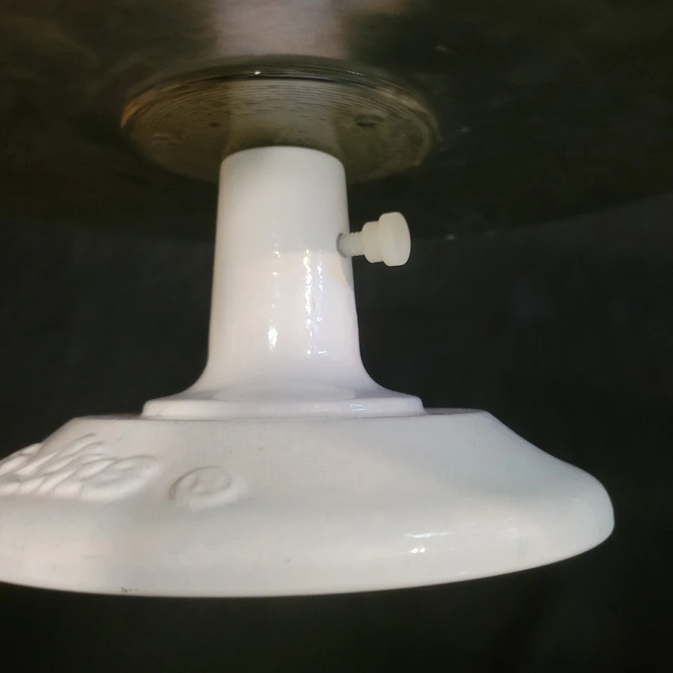 Soporte giratorio para pasteles Magic Line de hierro fundido de metal vintage Foto 3 de 4