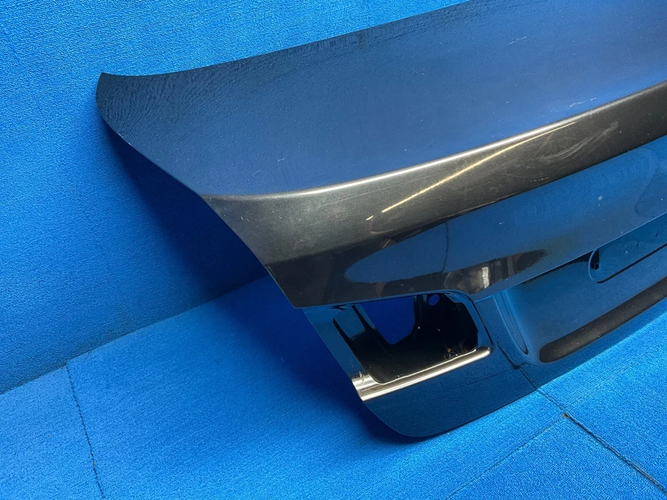 2011 - 2016 BMW 528xi F10 КРЫШКА ЗАДНЕЙ КРЫШКИ БАГАЖНИКА ЧЕРНАЯ САПФИРОВАЯ ОТ ОРИГИНАЛЬНОГО ПРОИЗВОДИТЕЛЯ - Изображение 2 из 4