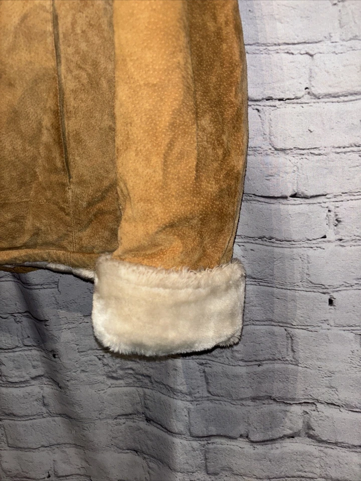 Abrigo de cuero y gamuza Adler Collection para mujer mediano invierno beige con ribete de piel Foto 3 de 4