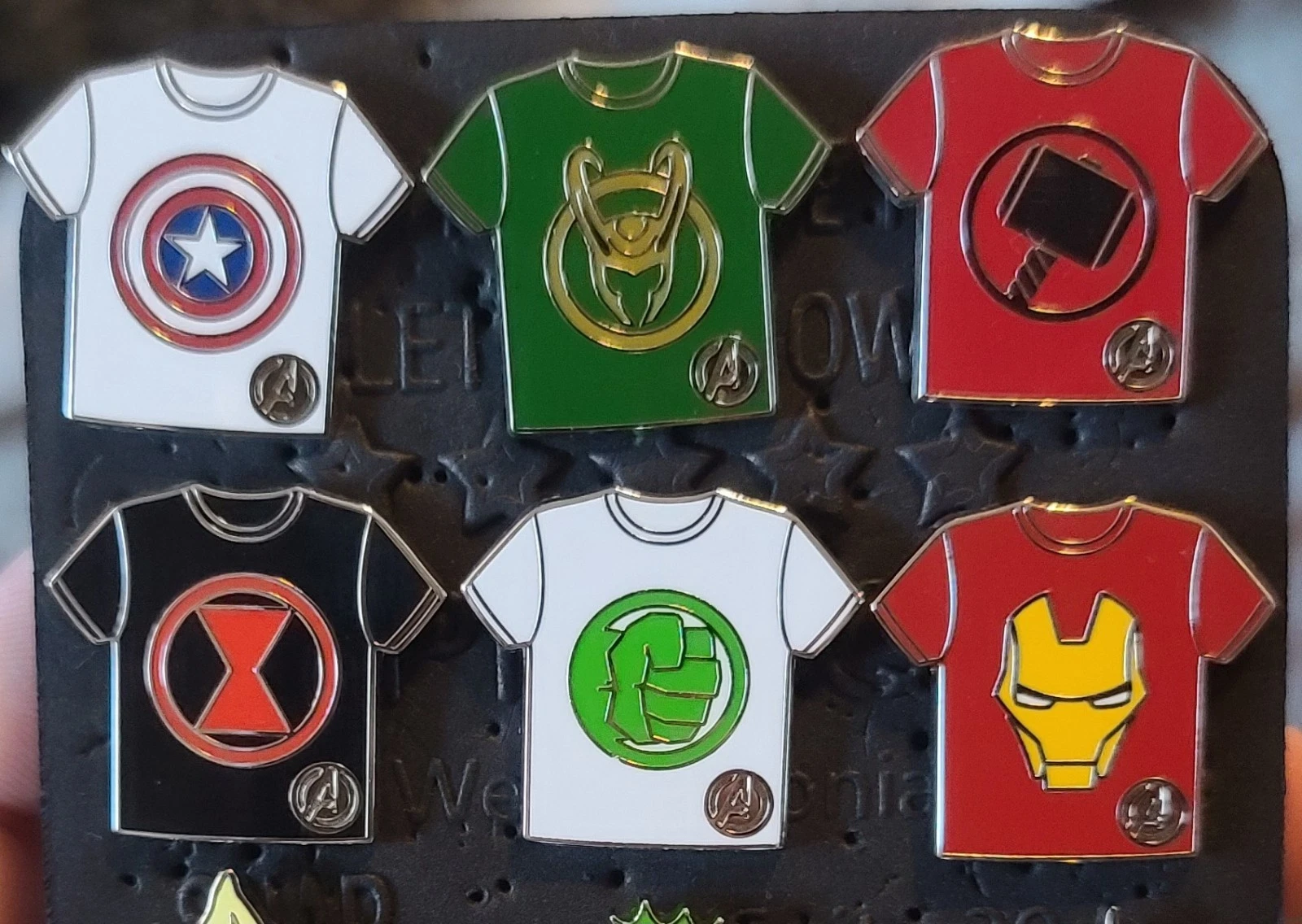 Disneyland 2024 DLR Hidden Mickey Disney Marvel T-Shirt Full 6 Pin Set w/ Chaser