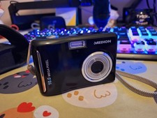 Medion Digitalkamera MD 85956 10 MP mit Tasche Wie Neu Zubehörpaket