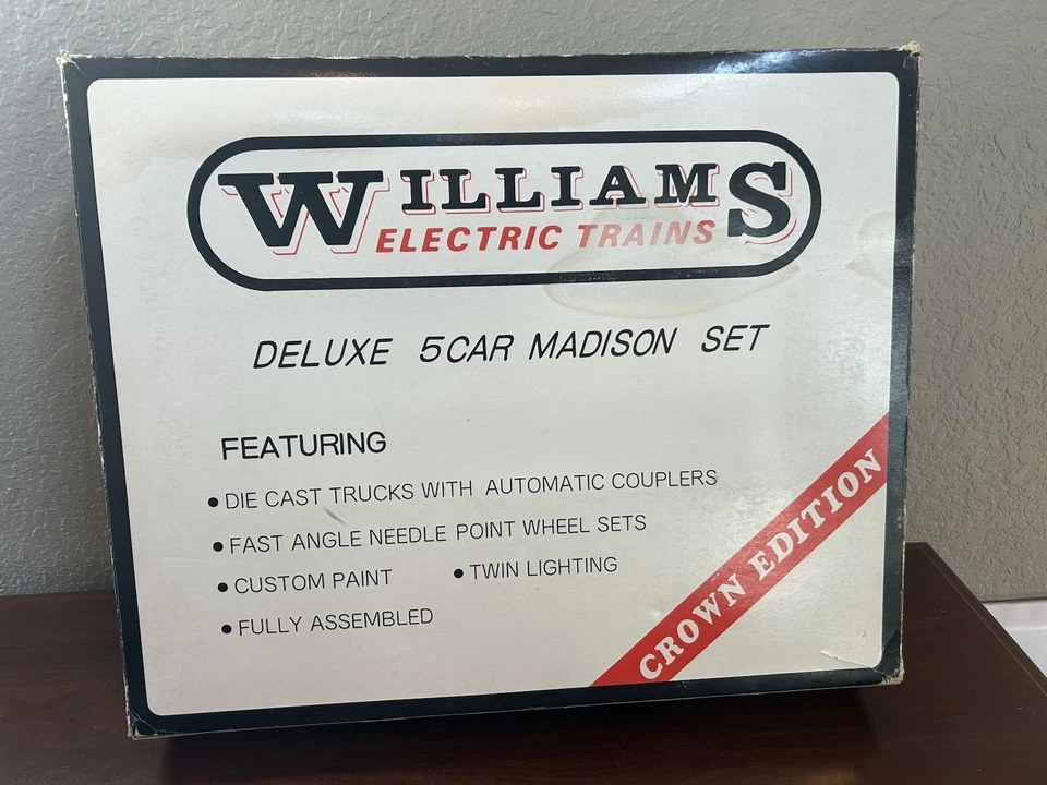 Williams by Bachmann Lackawanna Deluxe 5 Car Baby Madison Passenger Set -O Gauge - Image 2 of 4