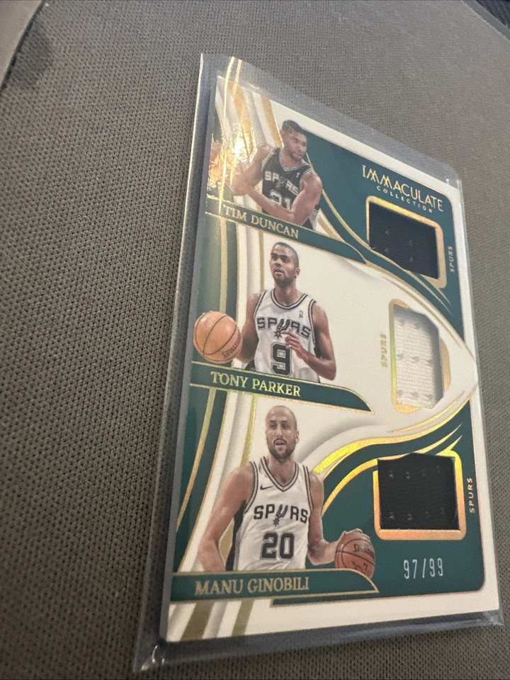 Patches Tim Duncan Tony Parker Manu Ginobili /99 2023 Panini Immaculate - Imagem 4 de 4