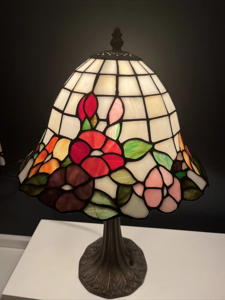 Dale Tiffany Vintage Stained/Slag Glass Table Lamp Floral Desk Light 20” - Image 3 of 4