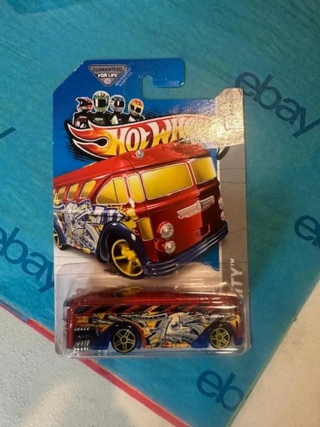 2013 Hot Wheels HW City Surfin' School Bus #31 Red