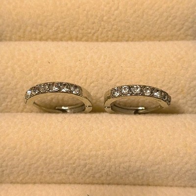 Custom Schmuck Creolen mit rundem klarem Kristall