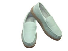 MY SLIPPERS by MY PILLOW LEATHER MOCCASIN SLIPPERS...SIZE: 6...L N CONDITION