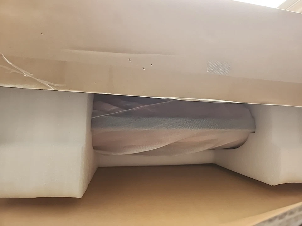 Hannspree 28 "Basketball shaped LCD 1080p HD TV New Open Box Hdmi - Image 4 of 4