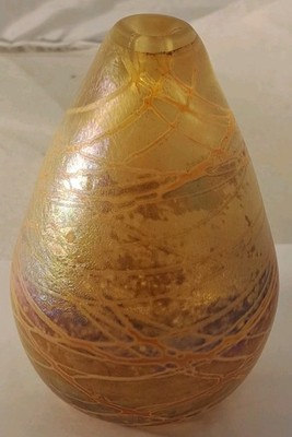 1981 MAYTUM STUDIO Art Glass Iridescent Threaded Gold 4.7'' Bud Vase Hand Blown