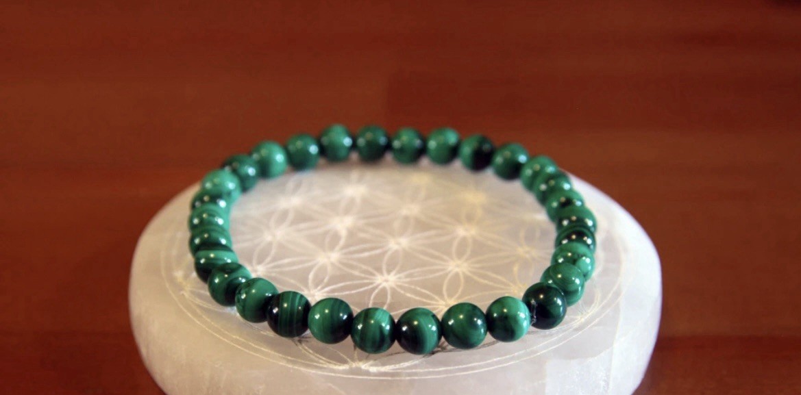 Bracelet malachite 6mm anti-allergique monté sur élastique renforcé