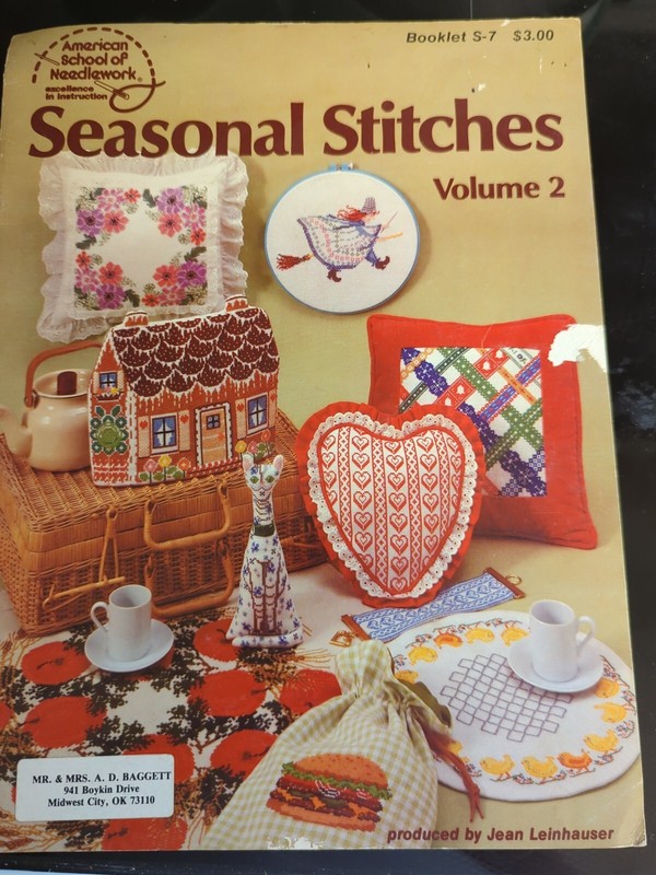 AMER SCHOOL "SEASONAL STITCHES VOL #2" - CHARTED LEAFLET -  VINTAGE 1980