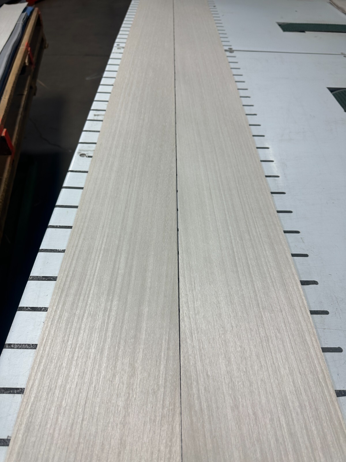 Pearl Wood Raw Wood Veneer 2 sheets 121'' x 6'' 49H