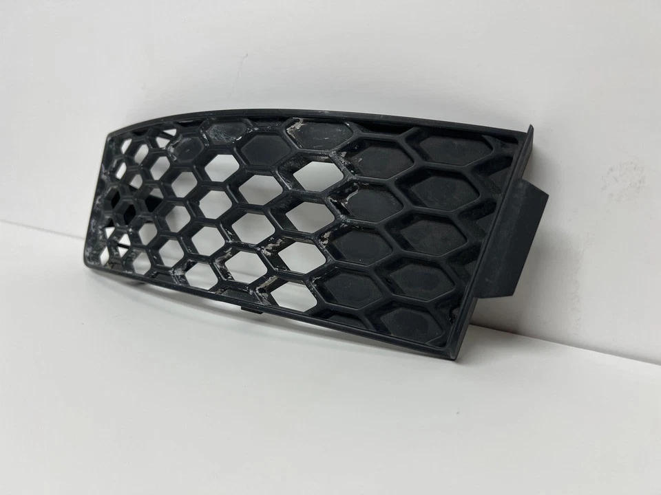 Parrilla antiniebla de malla lateral del conductor 8N0807681G (MK) OEM AUDI TT V6 2001-2005 Foto 3 de 4