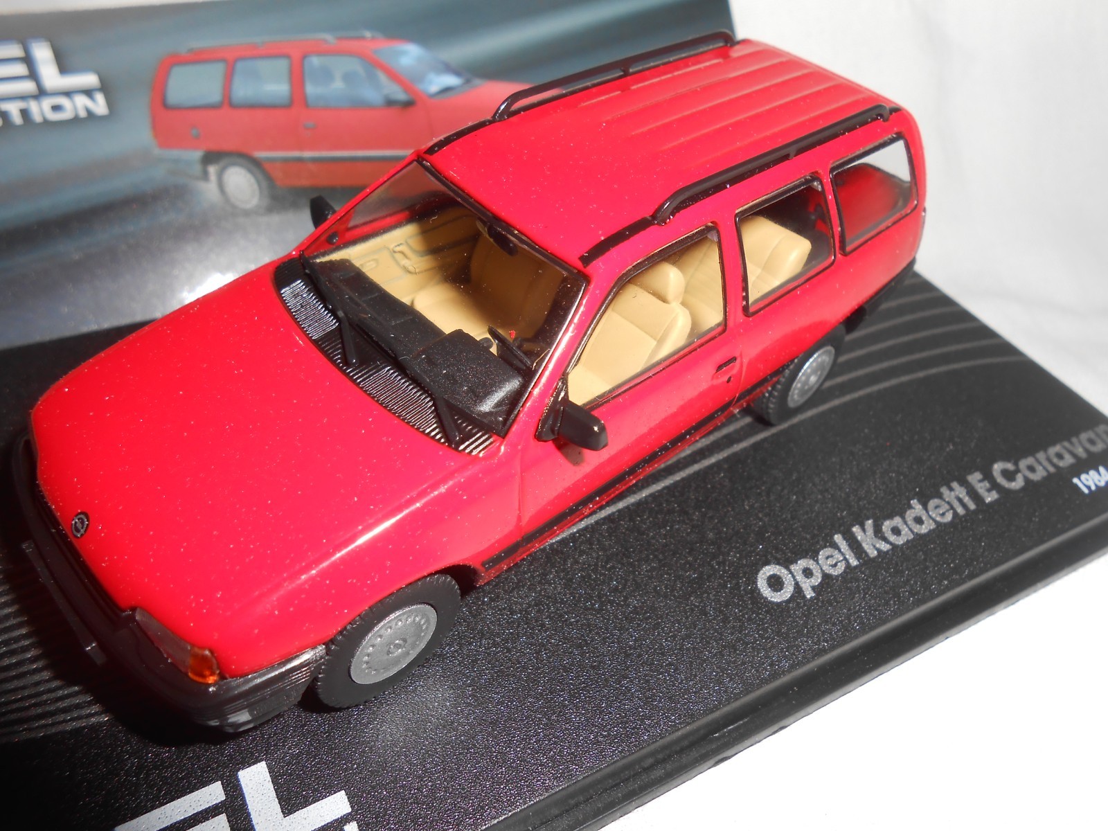 Opel Kadett E Caravan 1984 1/43ème réplique de voiture ancienne pour passionnés