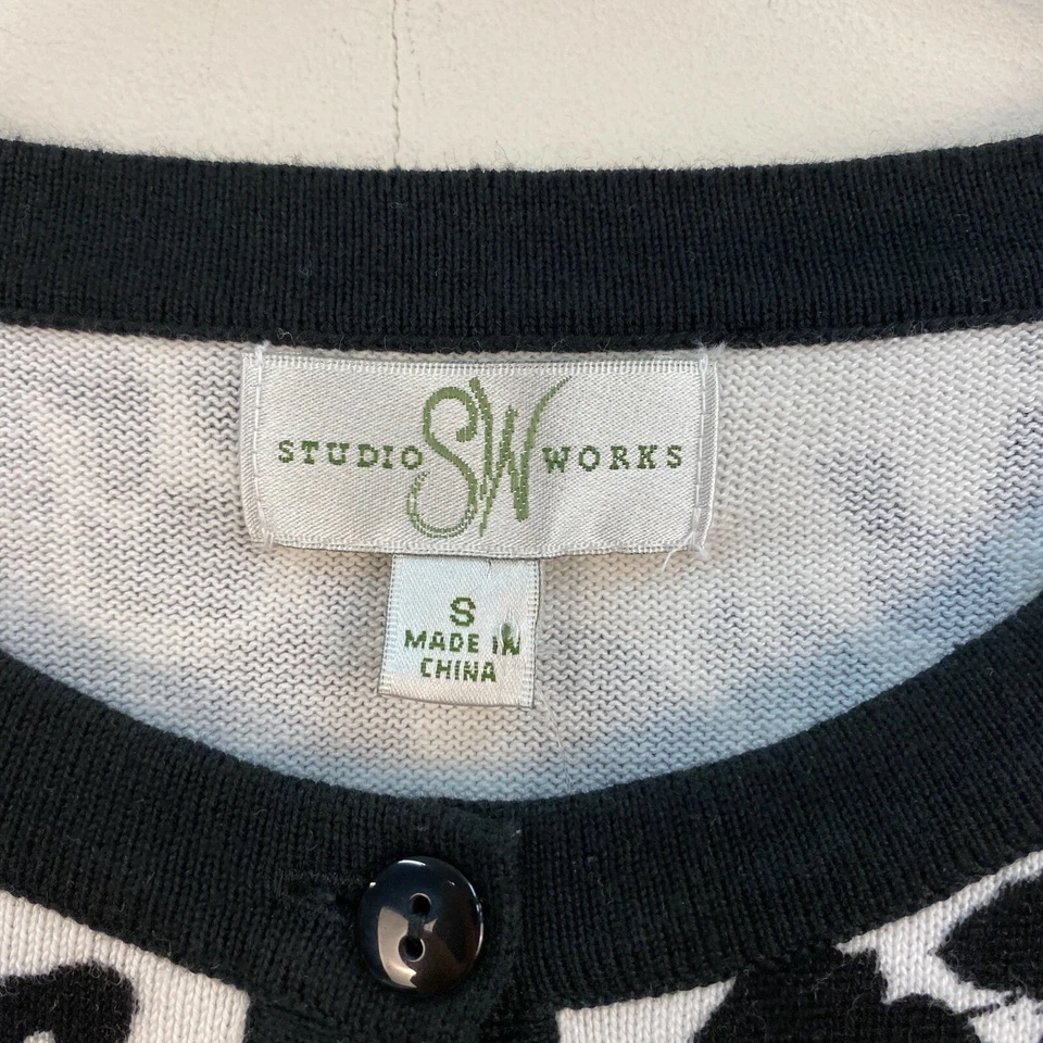 Cárdigan suéter pequeño Studio Works para mujer negro blanco estampado animal algodón A77 Foto 4 de 4