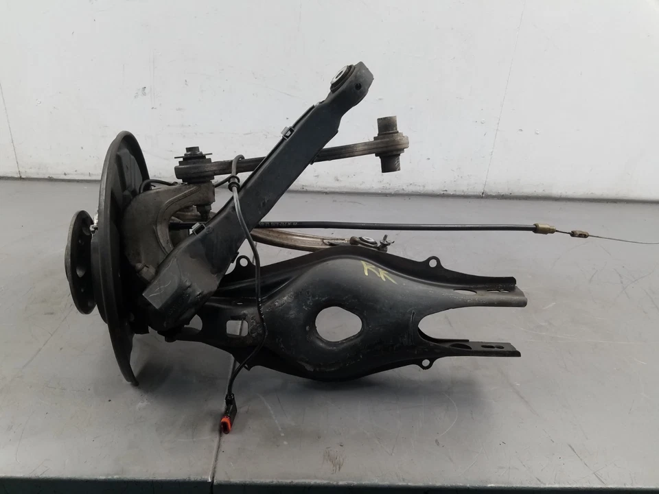 Braços de controle de junta de cubo traseiro direito Mercedes AMG CLS 63 S 2014 #4700 E2 - Imagem 2 de 4