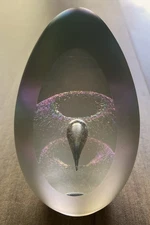 1994 Robert Eickholt Art Glass Fountain Egg Window Paperweight 4 3/4” Iridescent