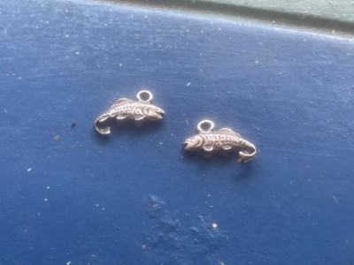 THE LITTLE ONE THAT GOT AWAY 6 BASS PEWTER CHARMS ALL NEW.