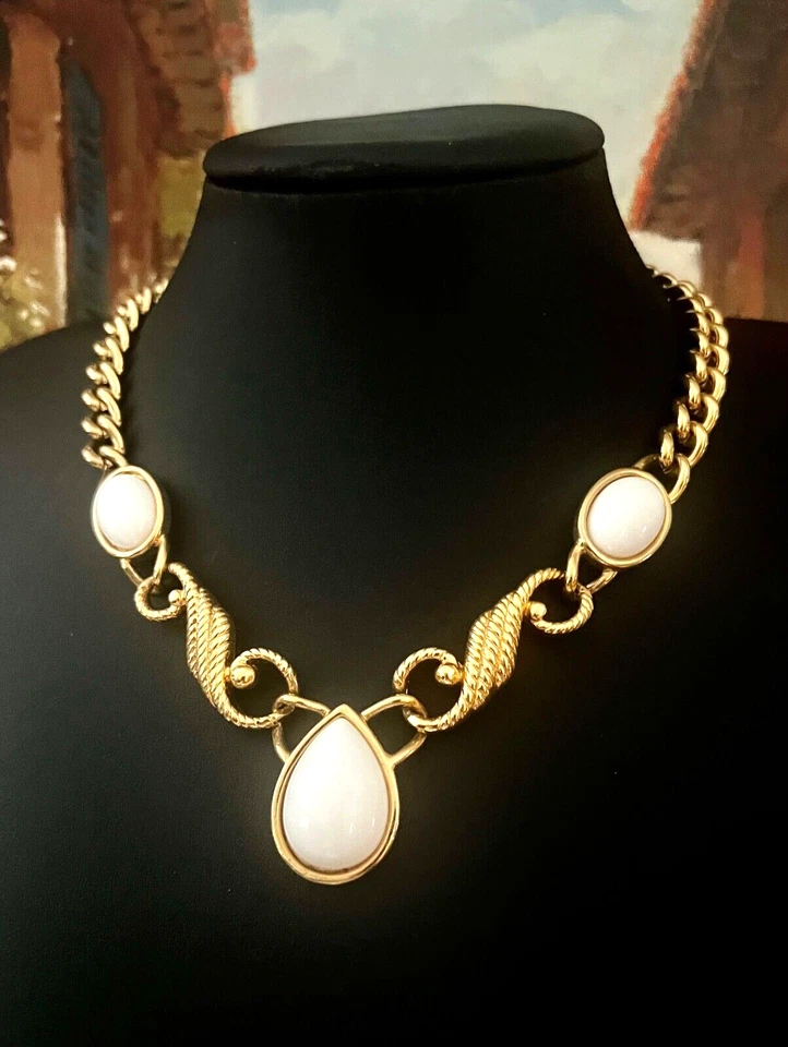 Collar y Pendientes Trifari Vintage Oro Cabujón Blanco Trifaio Foto 3 de 4