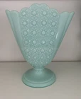 VINTAGE FENTON PASTEL GREEN MILK GLASS DAISY & BUTTON LARGE FAN VASE
