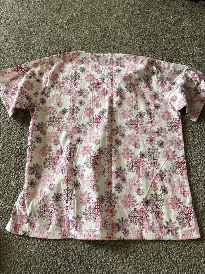 Womens Scrub Top Butter-Soft by UA Cotton Blend Pink Flowers Pockets Size Medium - Image 3 of 3