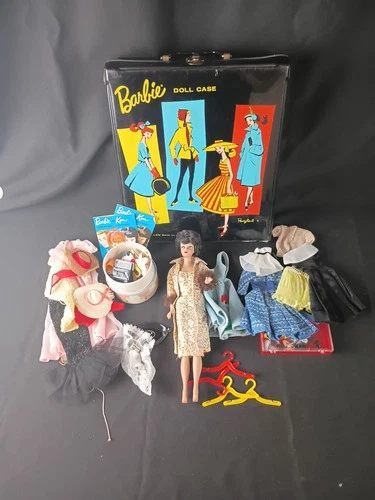 VTG Mattel Inc. 1961 Bubble Cut Brunette Barbie Doll & Doll Case w/ Accessories