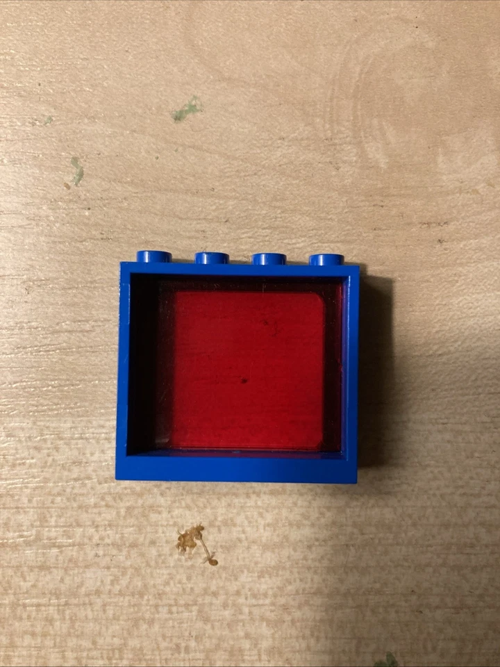 Blue LEGO Window 1 x 4 x 3 Train brick with a red glass - Image 2 of 2
