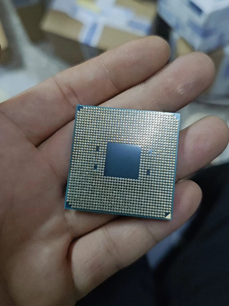 Ryzen 7 2700X CPU, 3.7 GHz, AM4 socket, 105W. Supports B350, B450