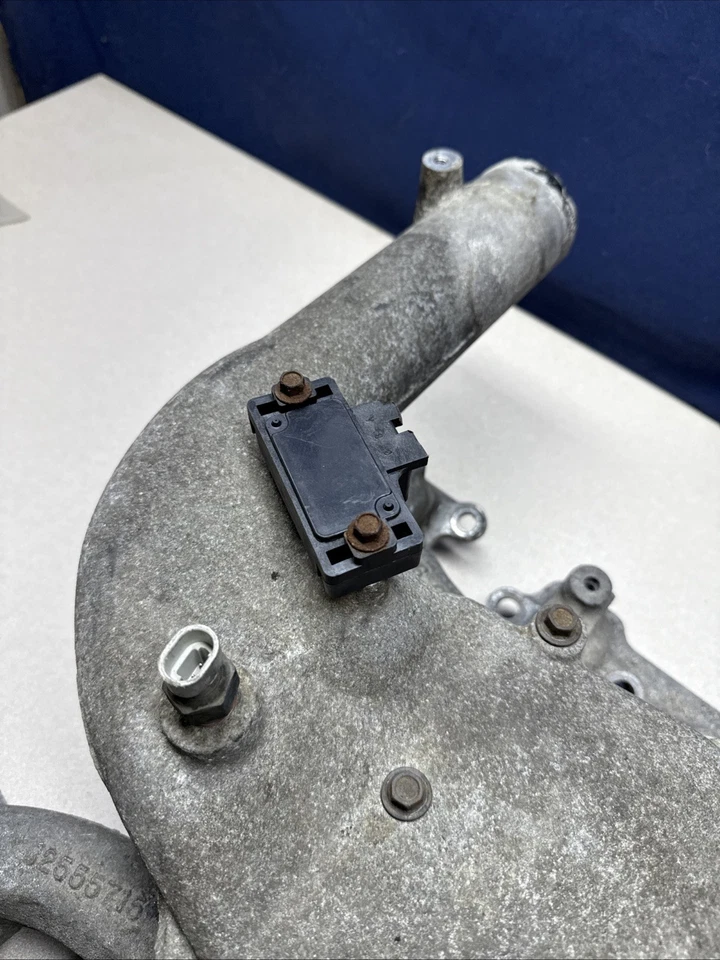 Chevy GMC C/K 2500 3500 6.5 Diesel Engine Intake Manifold & Air Intake Elbow OEM - Image 3 of 4