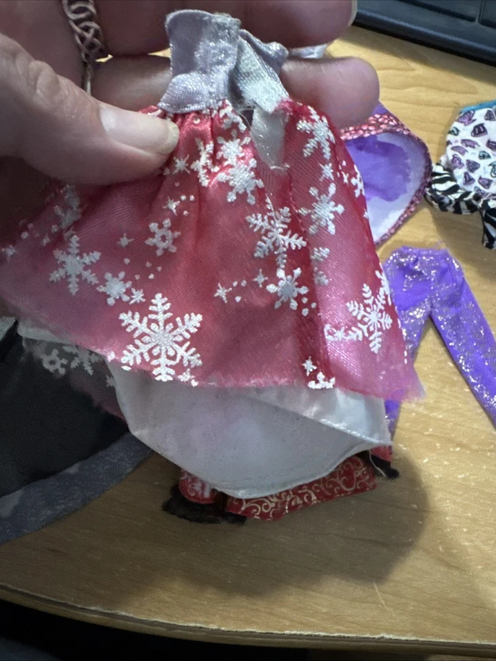 Lote de 9 piezas de ropa de muñeca de repuesto EVER AFTER varios años/personajes Mattel Foto 3 de 4