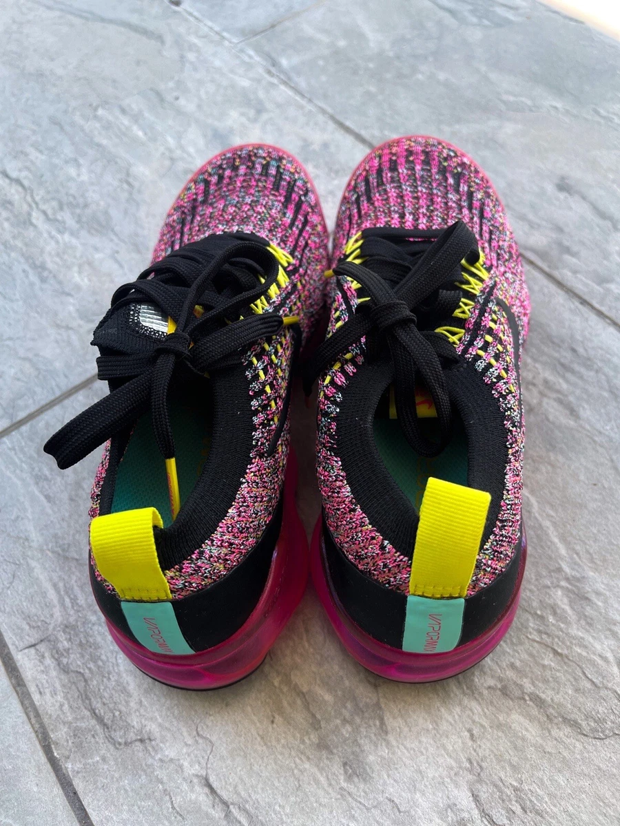 Vapormax flyknit black store and pink