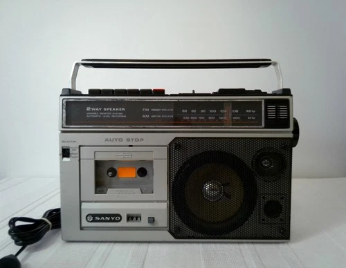 SANYO Vintage Radio Cassette Player Recorder BOOMBOX (Model: M2564F)