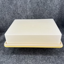 Tupperware Rectangular Harvest Gold Fresh n Fancy Cake Taker Carrier 622,623